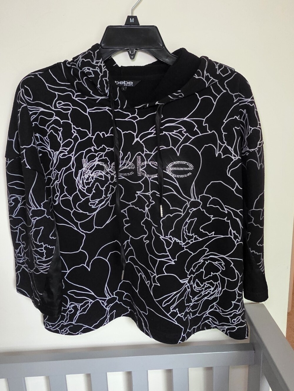 bebe Black Floral Rhinestone Logo Cropped Hoodie With 3/4 Sleeves Size Large